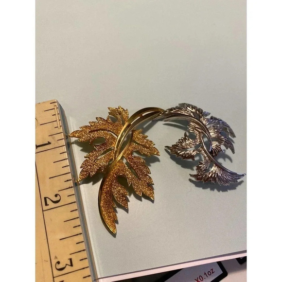 2 pieces lot Vintage 70s brooches gold and silver plated - Picture 3 of 3
